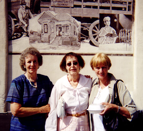 2003: Betty (center) with Marcia Sherman Lynch (left) and Saskia Raevouri after lunch at Canter's Deli in Los Angeles